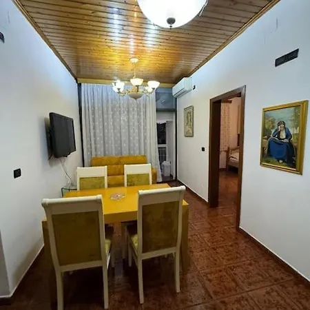 Braho House Apartman *